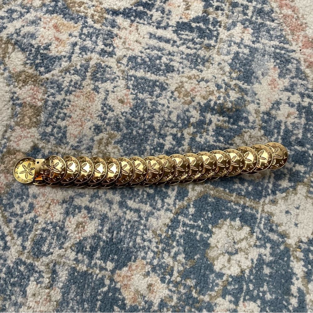 VINTAGE- Sand Dollar Gold Tone Medallion Stretchy Belt 22” Women’s